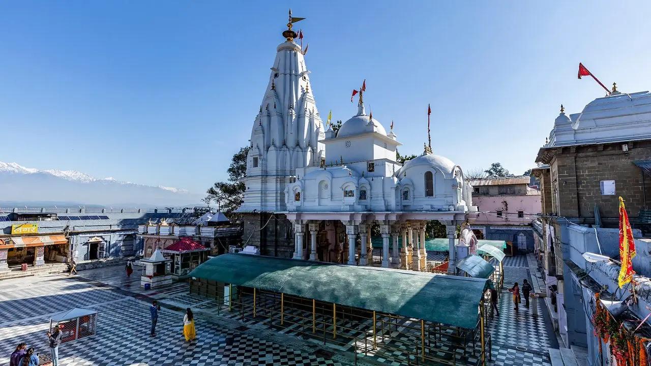 श्री बज्रेश्वरी मंदिर बना सफलता की मिसाल